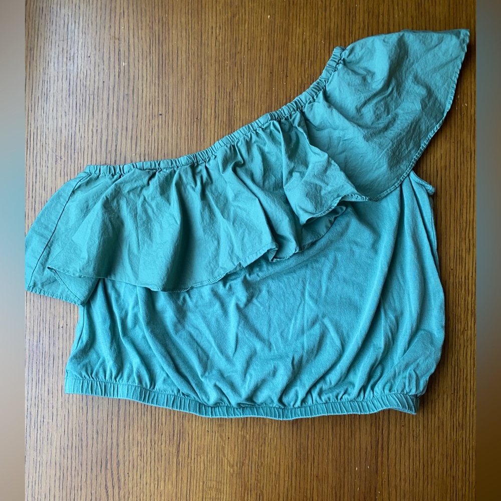 Women’s over the shoulder top